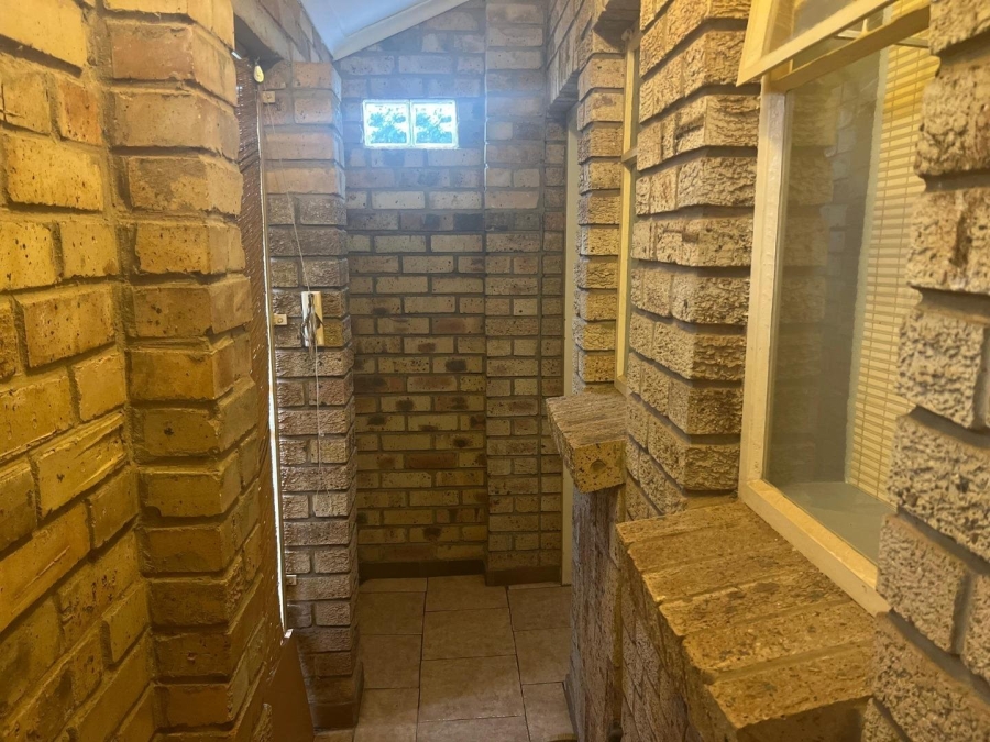 5 Bedroom Property for Sale in Potchefstroom South North West